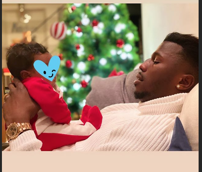 (Photos) Noël en Famille: Keita Baldé se la coule douce avec sa petite-amie et son fils