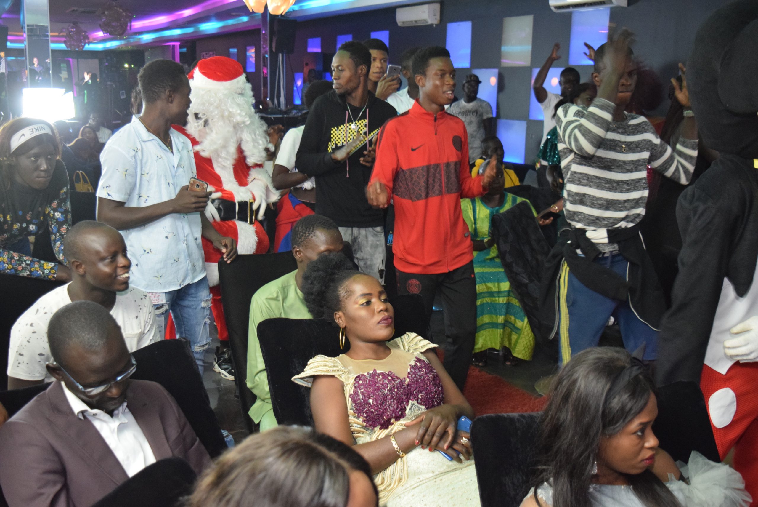 (50 Photos): Plateau spécial Noël au Baramundi - Les plus belles filles au rendez-vous