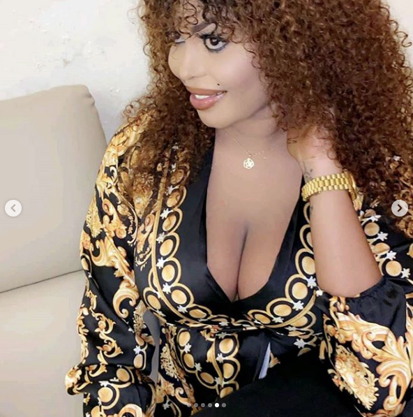 (08 Photos) Dans une tenue aguicheuse, Maman de la 2stv fait sensation et assomme les internautes