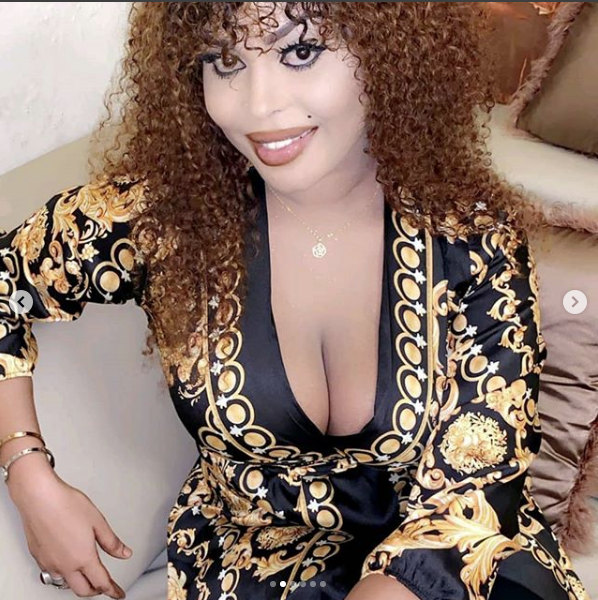 (08 Photos) Dans une tenue aguicheuse, Maman de la 2stv fait sensation et assomme les internautes