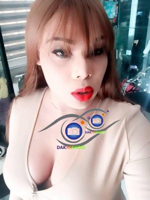 ( 05 Photos ) Amina Poté se la joue s*xy dans un décolleté qui fait du bruit