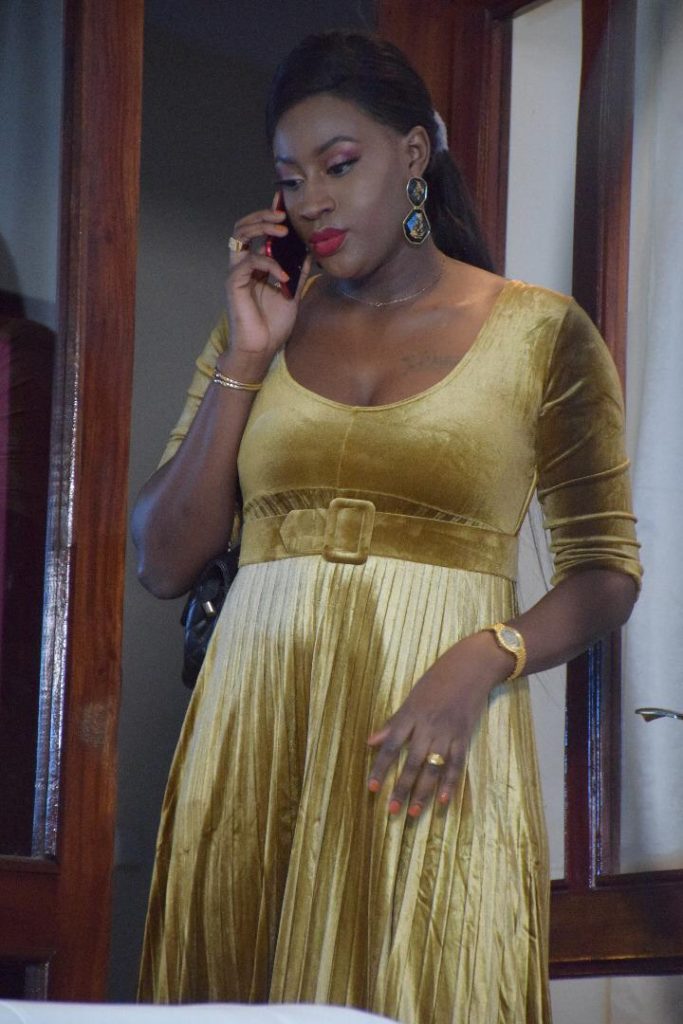 06 Photos – Mariama de la série « Belle Mère », une beauté sénégalaise