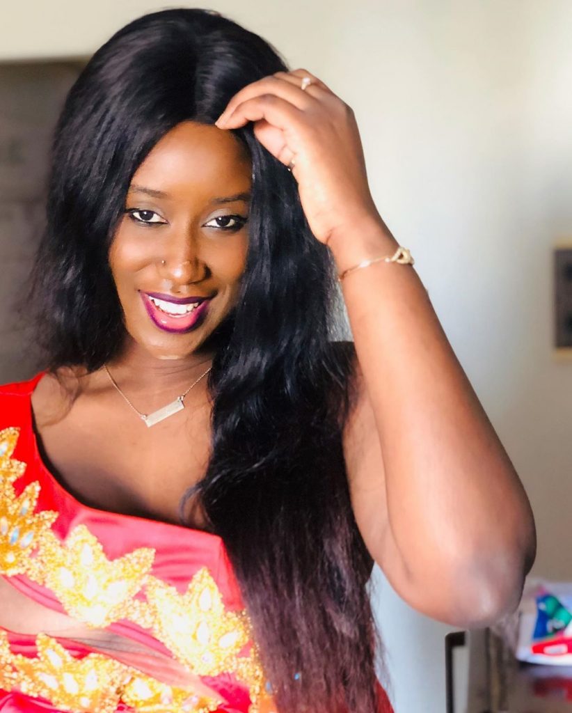 (05 Photos) Chabii en mode « Jongama » s’affiche toute belle dans son Sagnsé , Hanches bien taillées