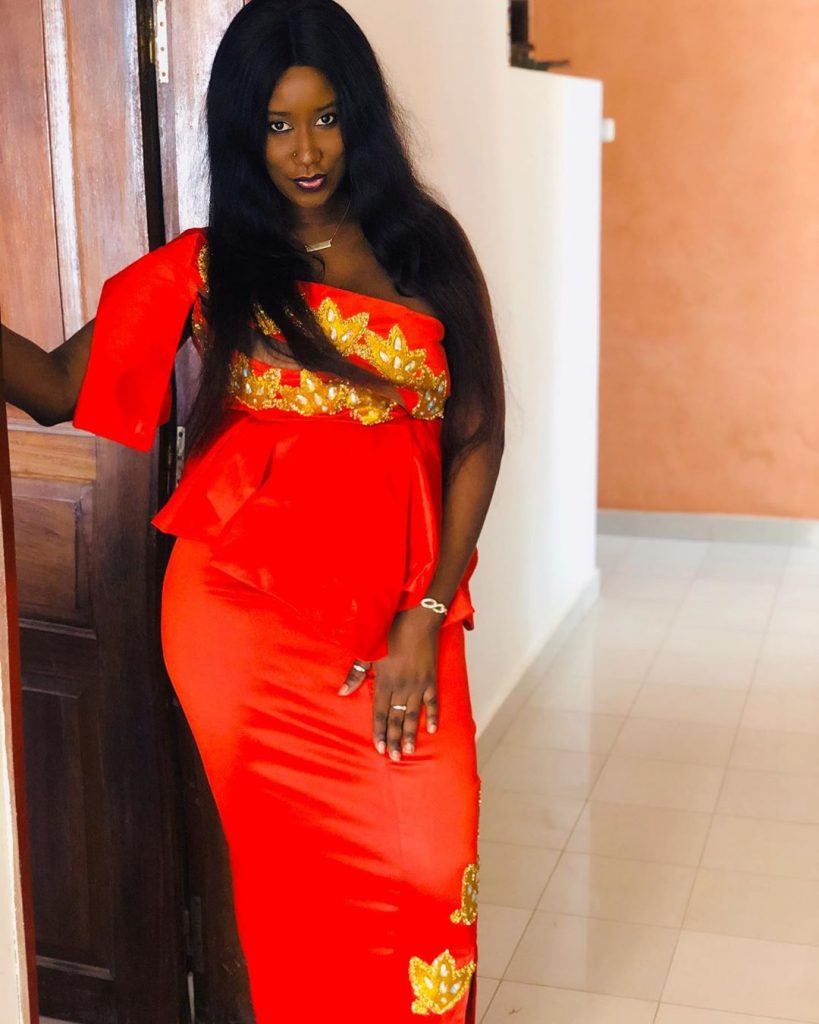 (05 Photos) Chabii en mode « Jongama » s’affiche toute belle dans son Sagnsé , Hanches bien taillées