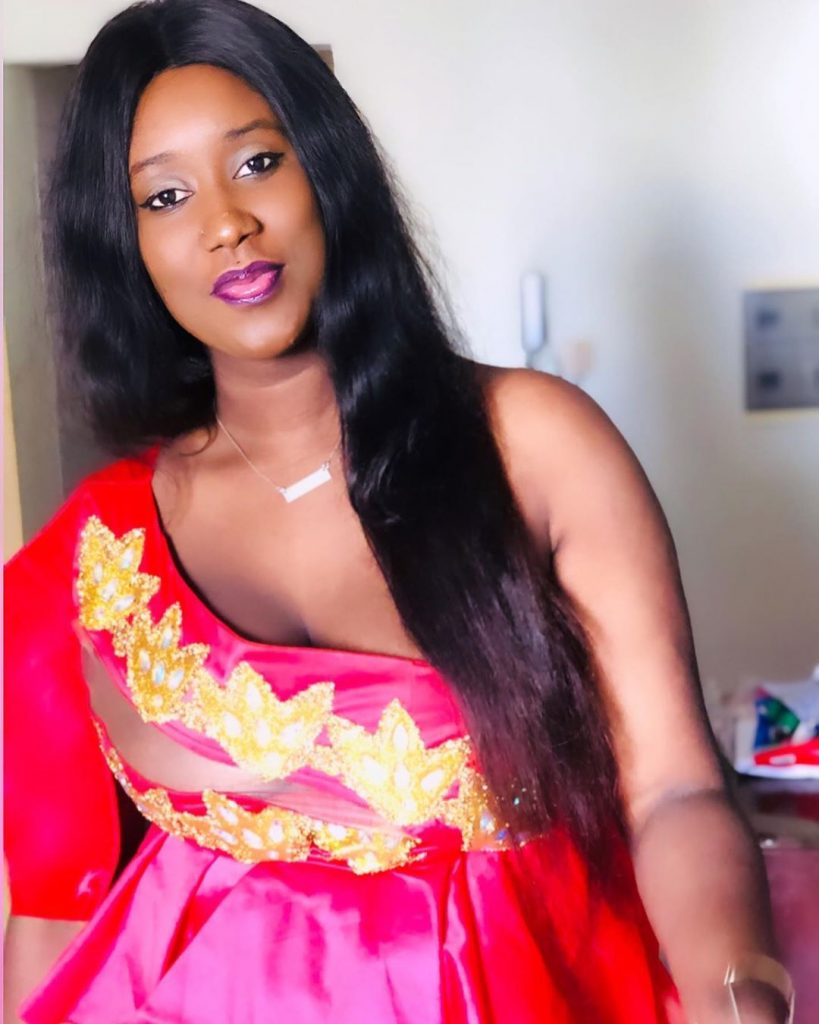 (05 Photos) Chabii en mode « Jongama » s’affiche toute belle dans son Sagnsé , Hanches bien taillées