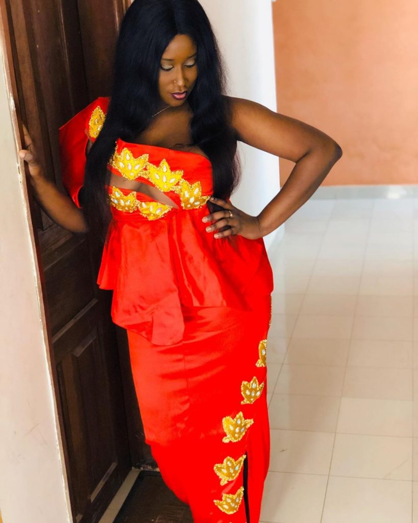 (05 Photos) Chabii en mode « Jongama » s’affiche toute belle dans son Sagnsé , Hanches bien taillées