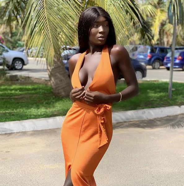 (12 Photos) – Ebène Diop, refais surface avec ses clichés hyper s*xy qui charme les internautes sénégalais