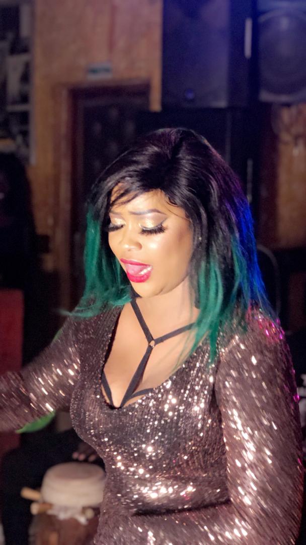 Soirée 25 Décembre : GuiGui met le feu à la peau des fans (Photos)