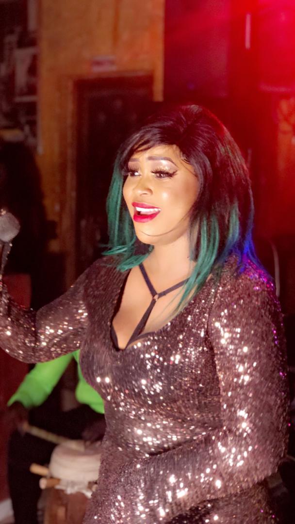 Soirée 25 Décembre : GuiGui met le feu à la peau des fans (Photos)