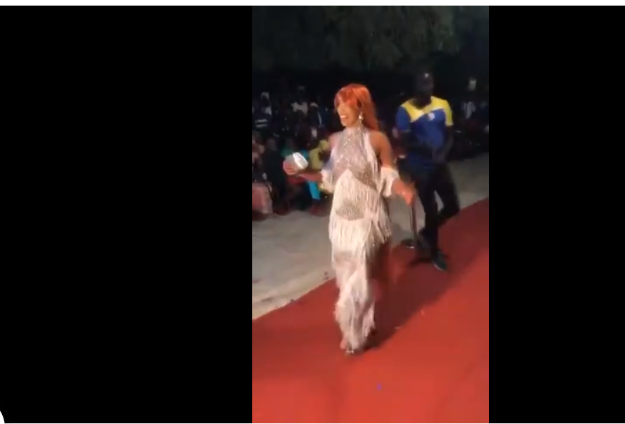 (10 Photos ) Qui est Yesni la belle fille sur le nouveau clip de Yousou Ndour ?