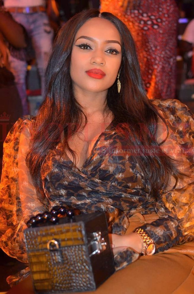 Sublime et radieuse, la femme de BOUBA NDOUR séduit les internautes avec son habillement