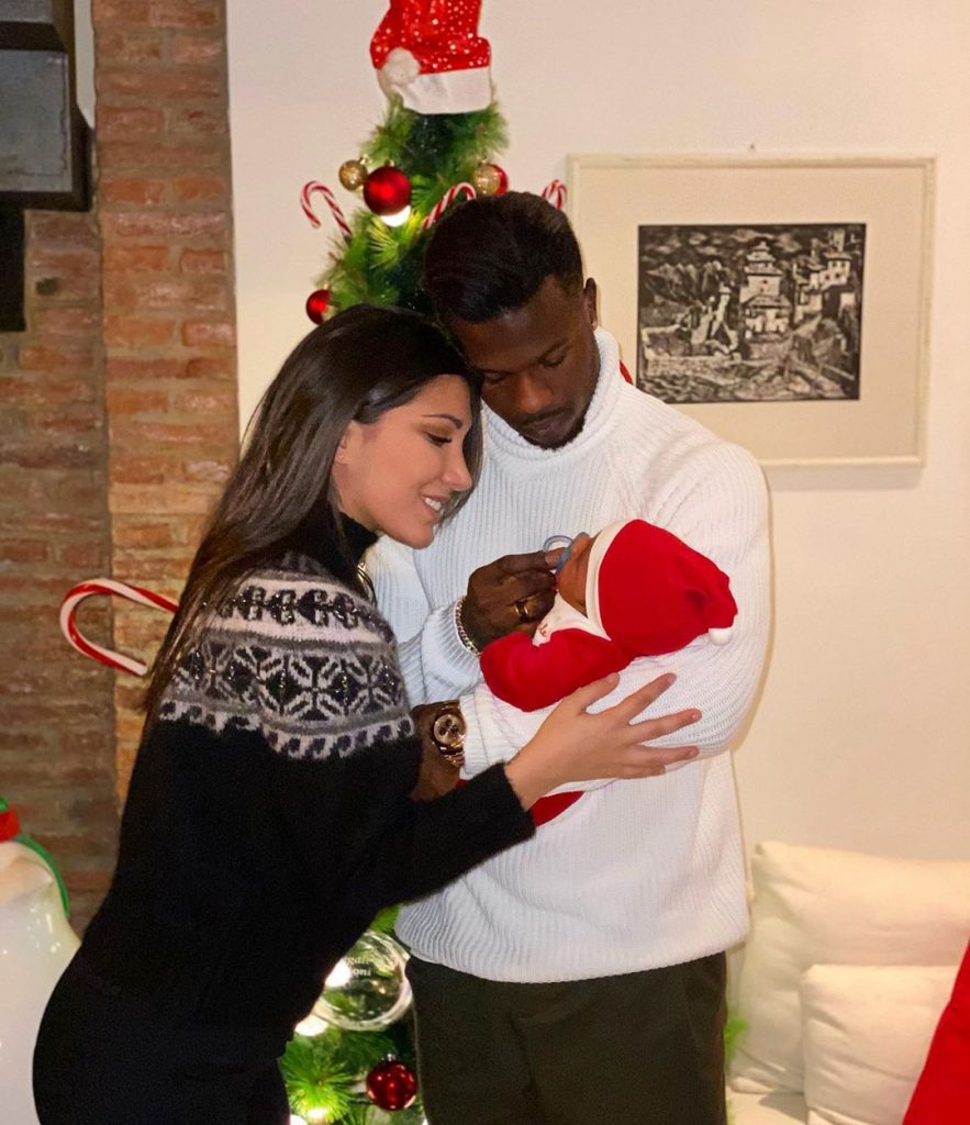 (Photos) Noël en Famille: Keita Baldé se la coule douce avec sa petite-amie et son fils