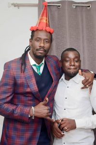 Surprise pour ses 40 ans : Carlou-D craque devant ses fans (Vidéo+ photos)