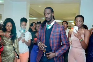 Surprise pour ses 40 ans : Carlou-D craque devant ses fans (Vidéo+ photos)