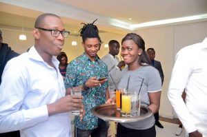 Surprise pour ses 40 ans : Carlou-D craque devant ses fans (Vidéo+ photos)