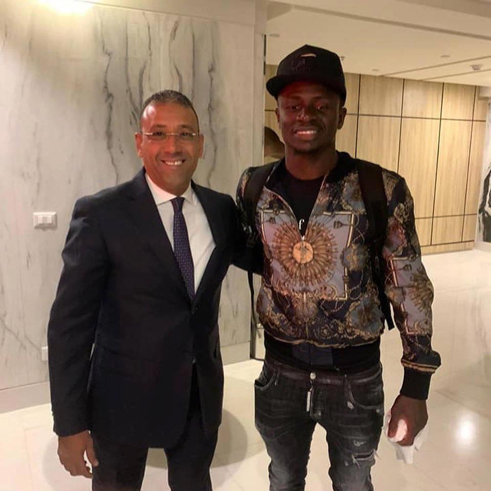(Photos) B.O Africain: Admirez les premières images de l'arrivée de Sadio Mané au Caire (Égypte) 
