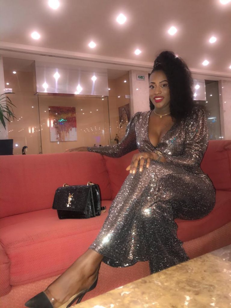 (Photos) L'actrice Mariama de la série "Belle Mère" enflamme la toile avec son "pathial"