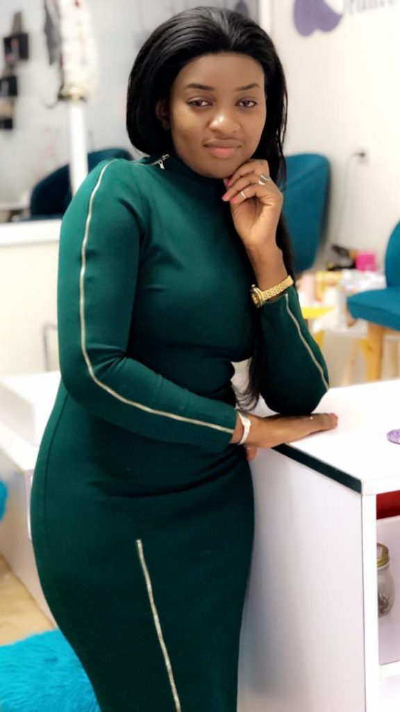 (05 Photos) Habsa de la série » belle mère » trop belle dans sa robe vert émeraude : une étoile sur nos petits écrans