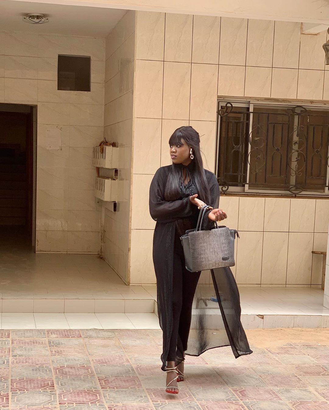 (Photos) L'animatrice Sophia Thiam de la 2STV enflamme la toile avec ses nouveaux clichés