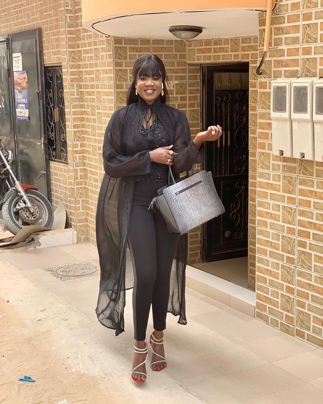 (Photos) L'animatrice Sophia Thiam de la 2STV enflamme la toile avec ses nouveaux clichés