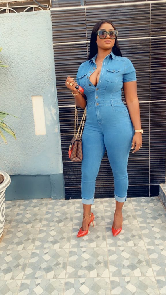 (04 Photos) Adja Astou en mode  » décolleté » charme les hommes