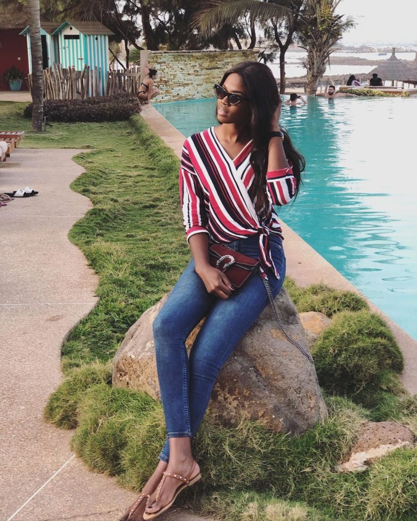 (07 Photos) Anna,l’assistante de Pod prend du bon temps avec sa fille