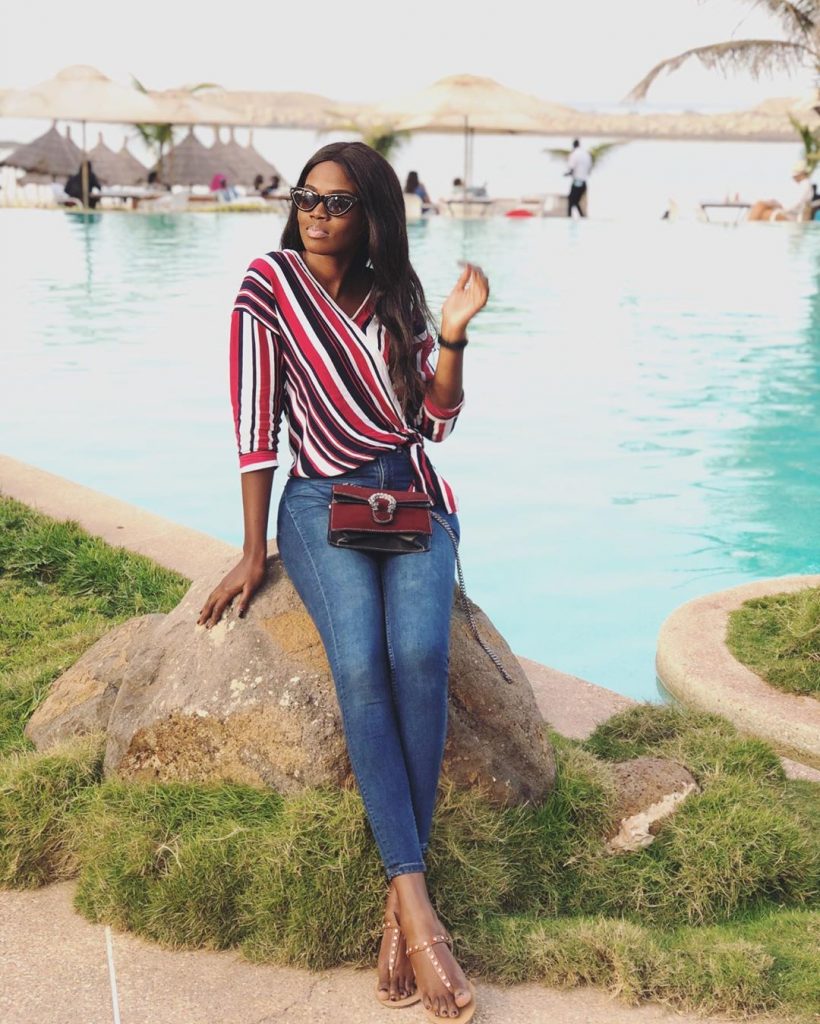 (07 Photos) Anna,l’assistante de Pod prend du bon temps avec sa fille