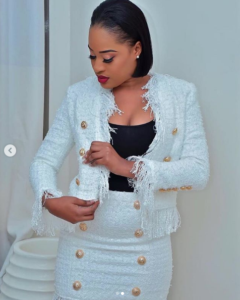 (05 Photos) : Esther Ndiaye fait monter la température avec ces nouveaux clichés torrides