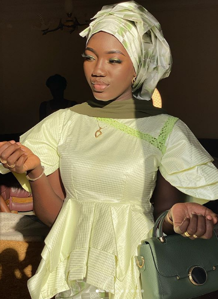 ( 15 PHOTOS ) Zoom sur Sokhna Diarra, la fille qui fait des dégâts sur Instagram avec son charme et sa beauté naturelle