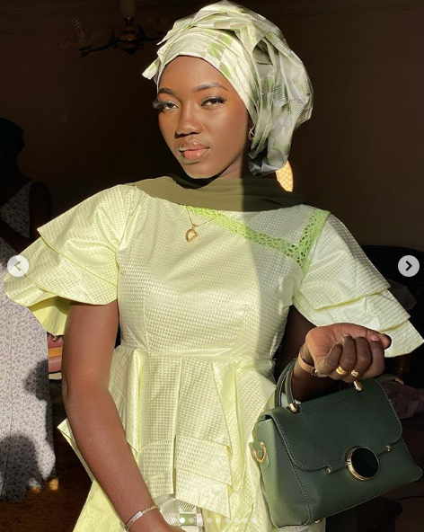 ( 15 PHOTOS ) Zoom sur Sokhna Diarra, la fille qui fait des dégâts sur Instagram avec son charme et sa beauté naturelle