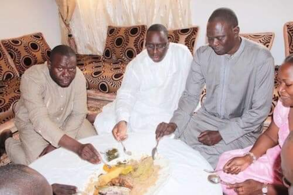 Arrêt sur image - Souvenir: Moustapha Diakhaté et Macky SALL autour d'un bol en 2012