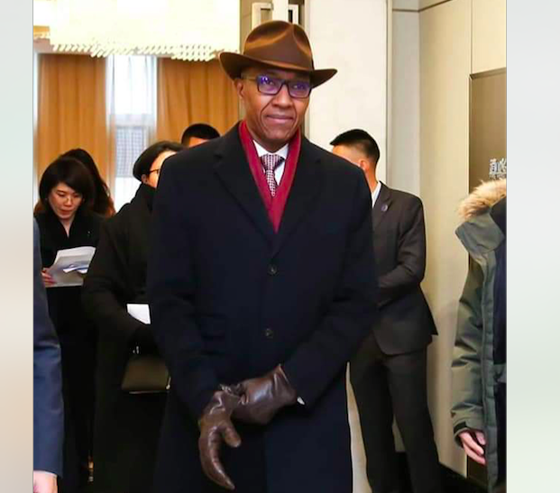 Arrêt sur image : Le nouveau loock de Abdoul MBAYE en visite en Chine !