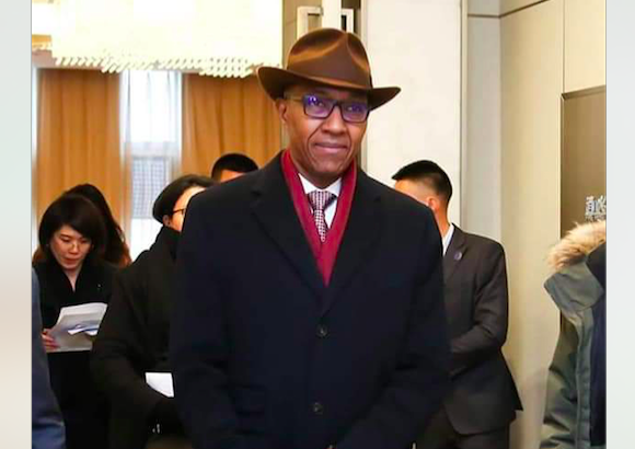 Arrêt sur image : Le nouveau loock de Abdoul MBAYE en visite en Chine !