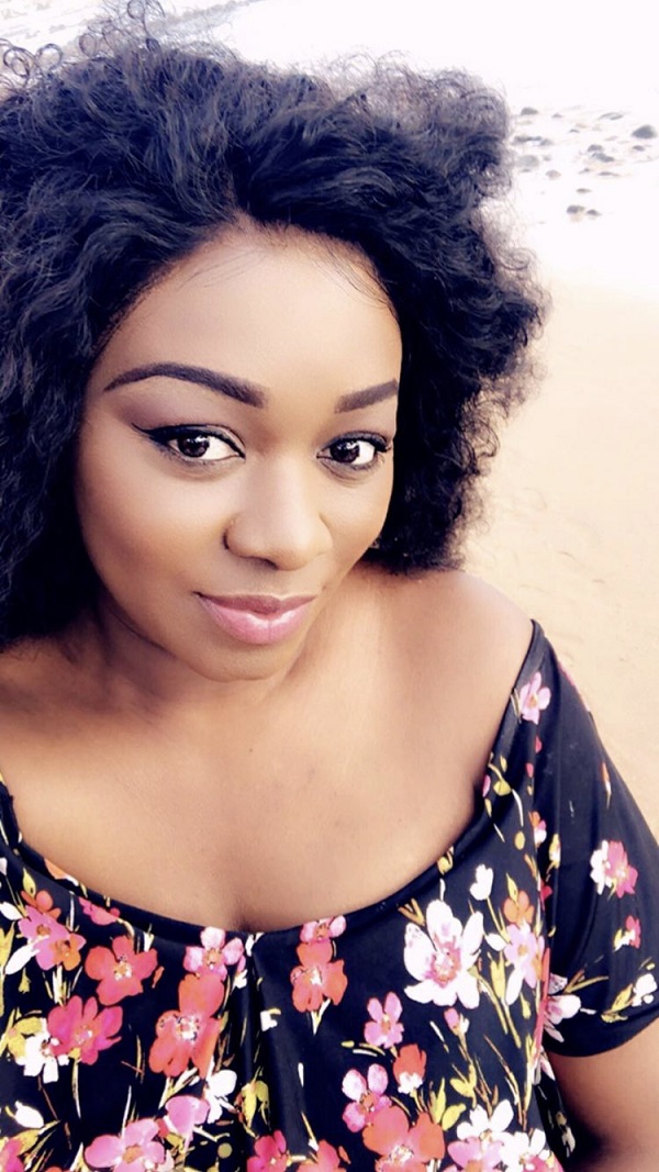 Les photos sans maquillage de Bijou Ndiaye de la TFM surprennent les internautes