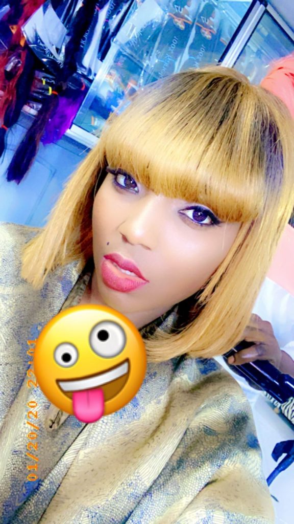 (07 Photos) Maman un » café avec » dévoile son nouveau style et fait sensation