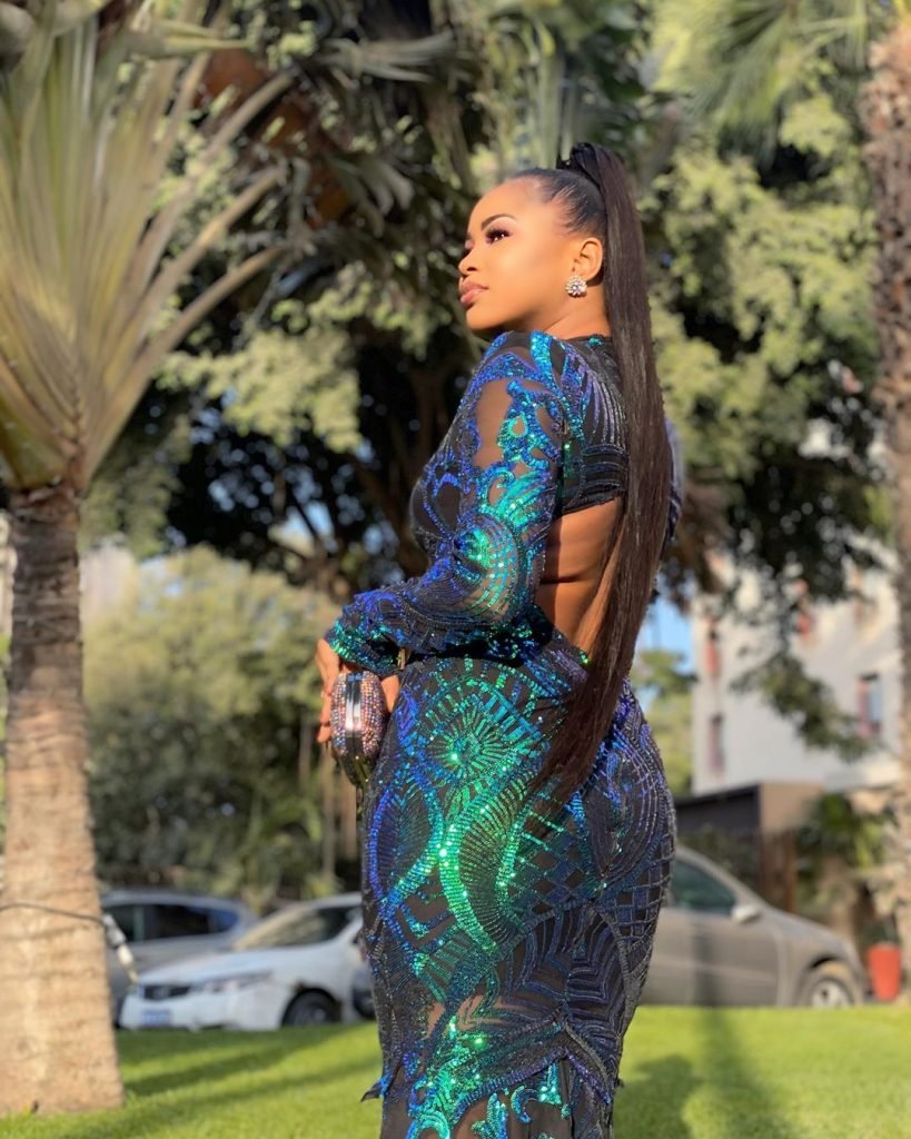 30 Photos – Dans une robe chic et glamour, Marichou Diop illumine la toile