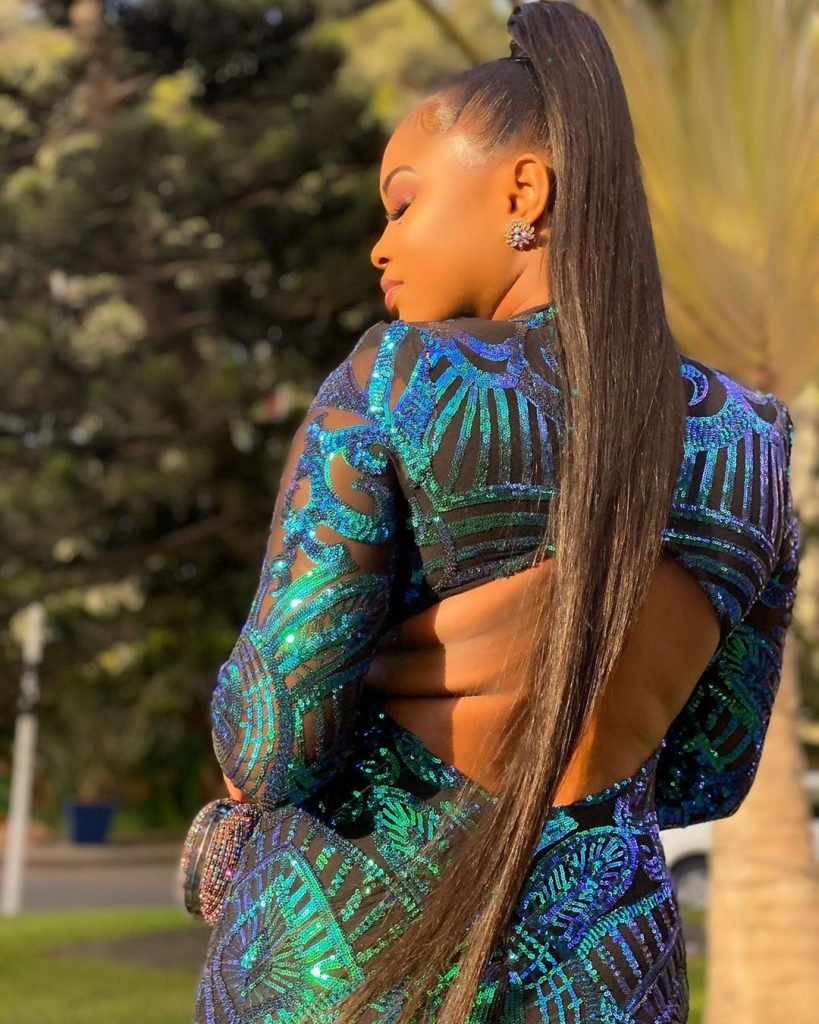 30 Photos – Dans une robe chic et glamour, Marichou Diop illumine la toile