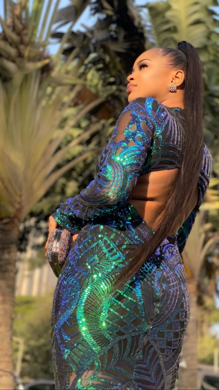 30 Photos – Dans une robe chic et glamour, Marichou Diop illumine la toile