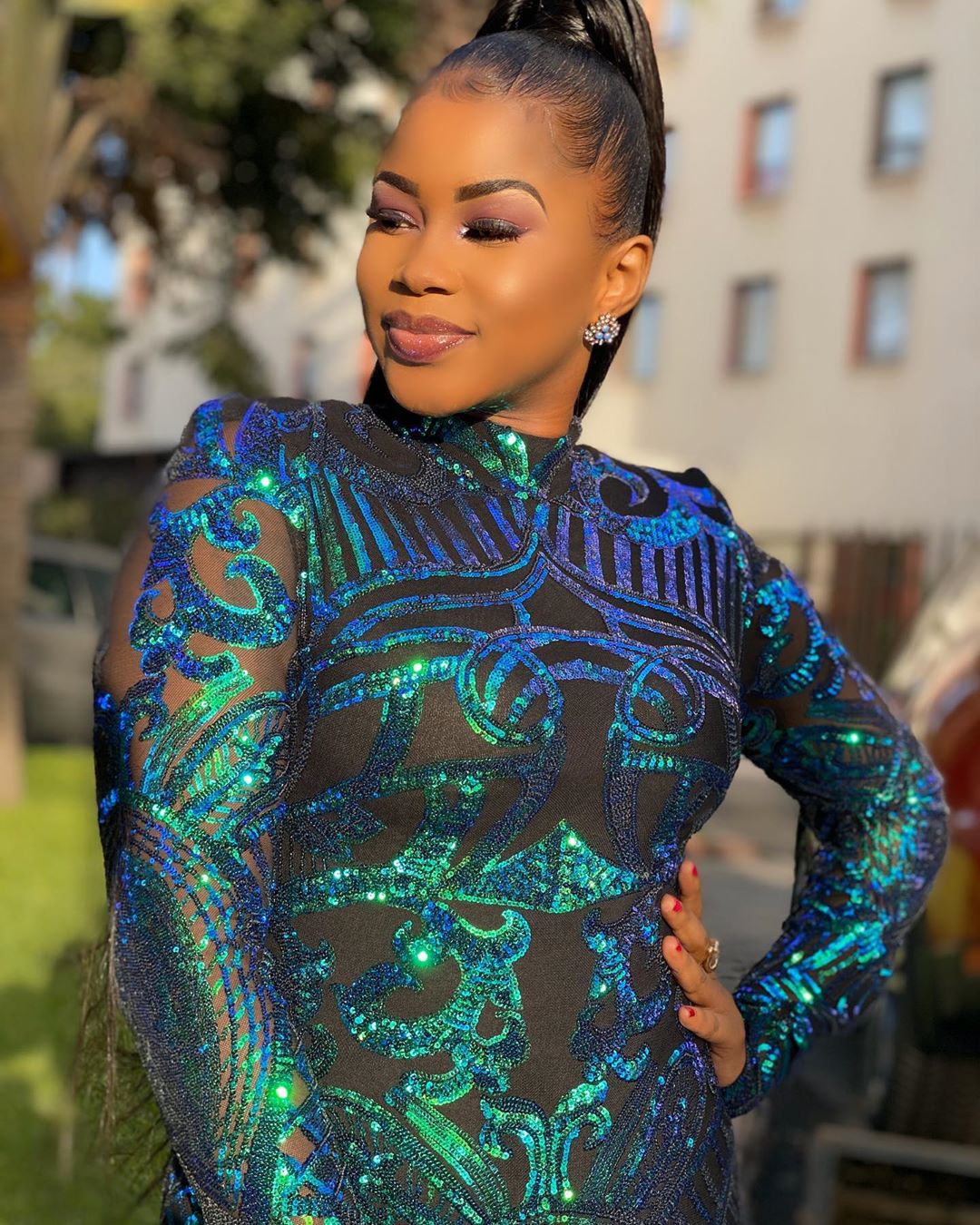 30 Photos – Dans une robe chic et glamour, Marichou Diop illumine la toile