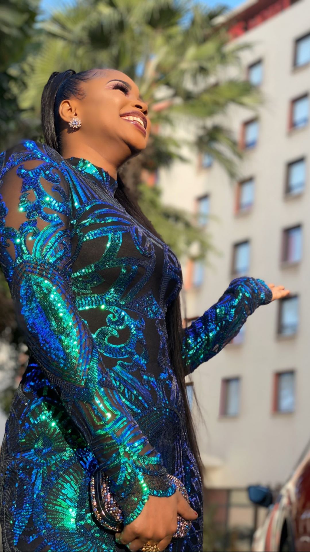 30 Photos – Dans une robe chic et glamour, Marichou Diop illumine la toile