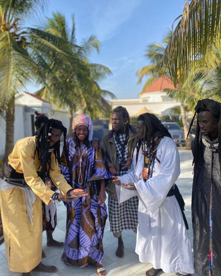 (03 Photos) Sokhna Mai Mbacke, fille de Serigne Abdou Karim en toute complicité avec les Baye Fall