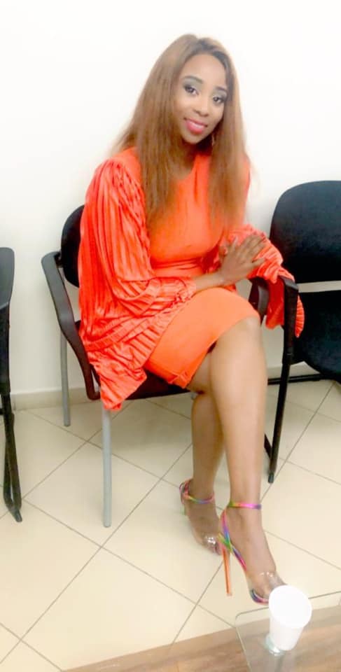 (Photos) Adiouza décompresse dans une robe somptueuse…