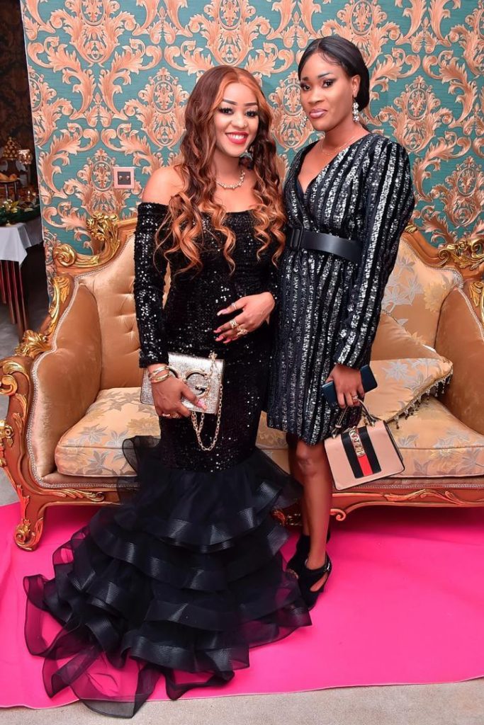 ( 05 Photos ) Nouvel An : Clara de la série « Idole » expose son élégance et sa classe dans une robe