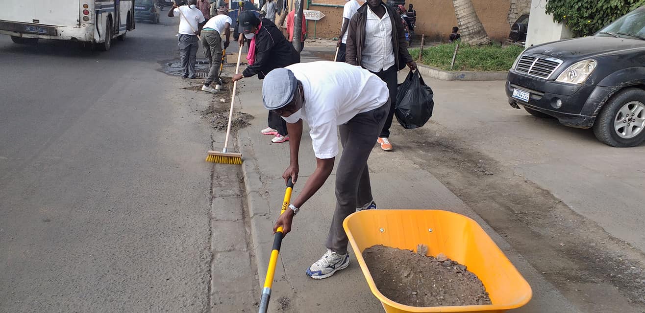 Cleaning Day: Le COSEC et son DG Mamadou Ndione répondent à l'appel du Chef de l'Etat (photos)