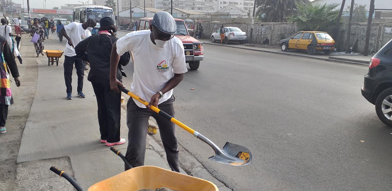 Cleaning Day: Le COSEC et son DG Mamadou Ndione répondent à l'appel du Chef de l'Etat (photos)