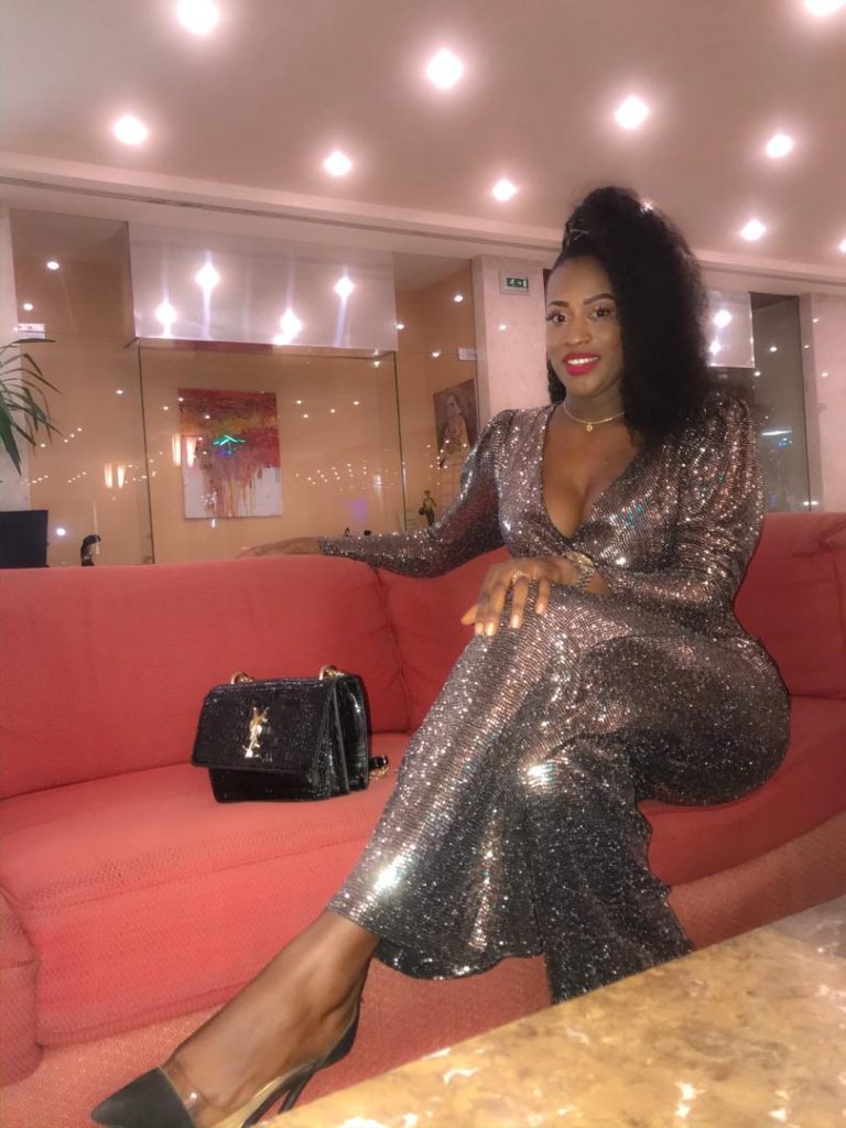 (Photos) L'actrice Mariama de la série "Belle Mère" enflamme la toile avec son "pathial"