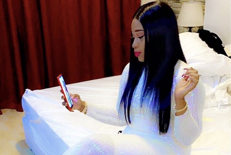 Aida Samb étale toute sa classe et son élégance dans une robe blanche (photos)