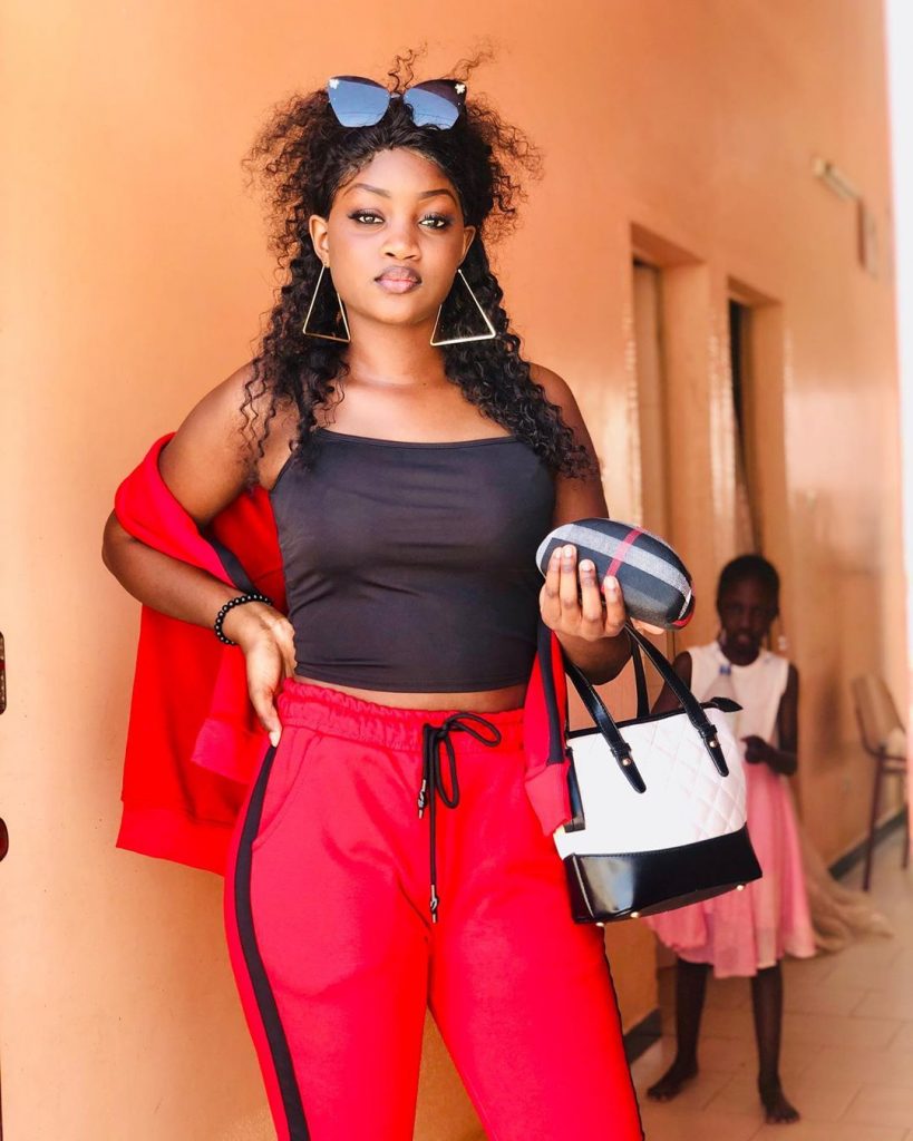 ( 10 Photos ) Diarra Thies de Sen petit Gallé, une merveille à la fleur de l’âge qui fait fondre les hommes… Regardez