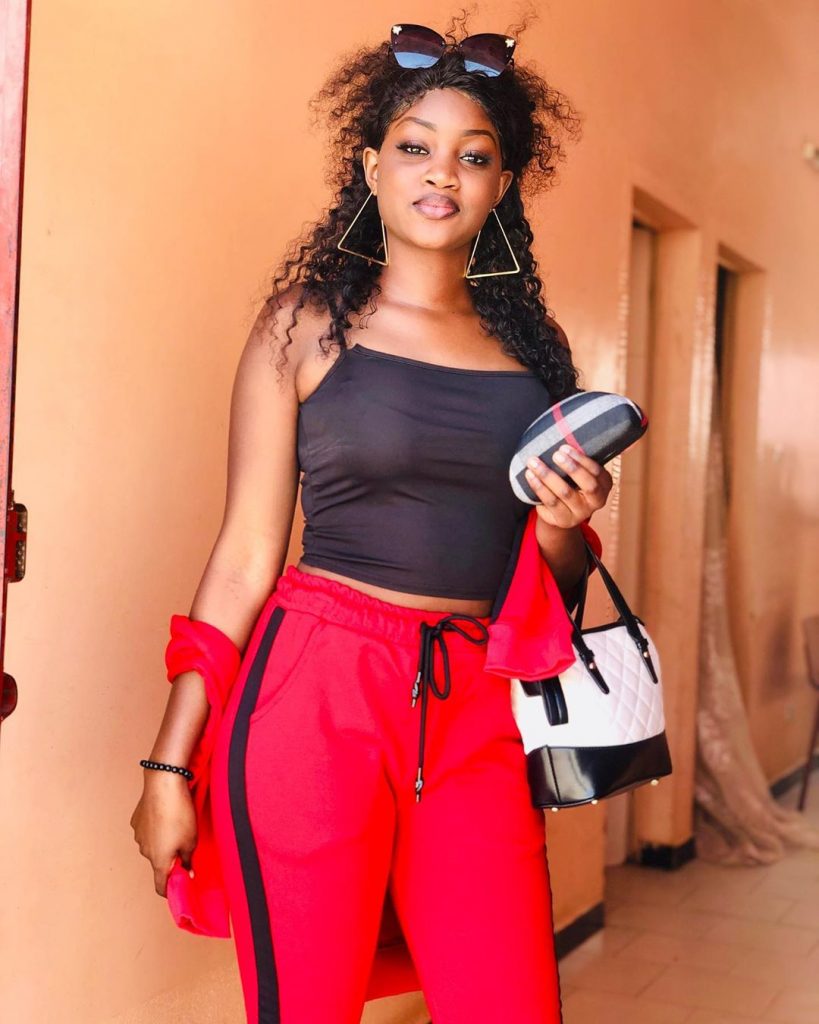 ( 10 Photos ) Diarra Thies de Sen petit Gallé, une merveille à la fleur de l’âge qui fait fondre les hommes… Regardez