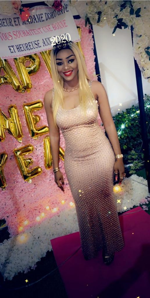 ( 05 Photos ) Nouvel An : Clara de la série « Idole » expose son élégance et sa classe dans une robe